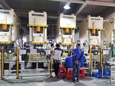 五金加工衝壓機器人1