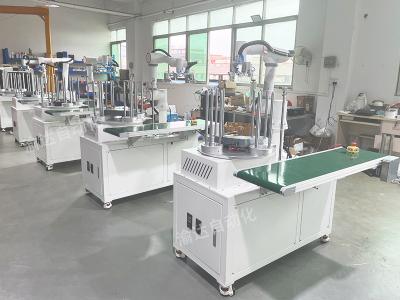 可移動上（shàng）下料機器人——配旋轉料倉